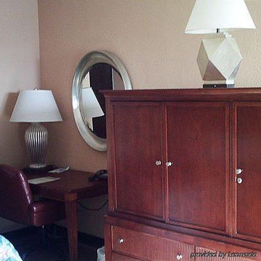 Sunlac Inn Lakota Bilik gambar