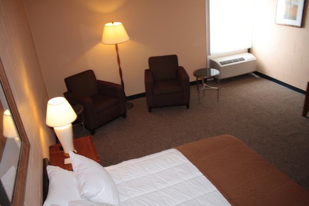 Sunlac Inn Lakota Luaran gambar